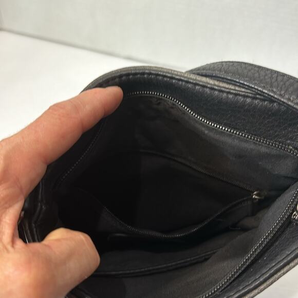 Casa diNova Vegan Crossbody Purse Black and Gray Pebbled Leather. Strap Adjusts - Picture 8 of 13